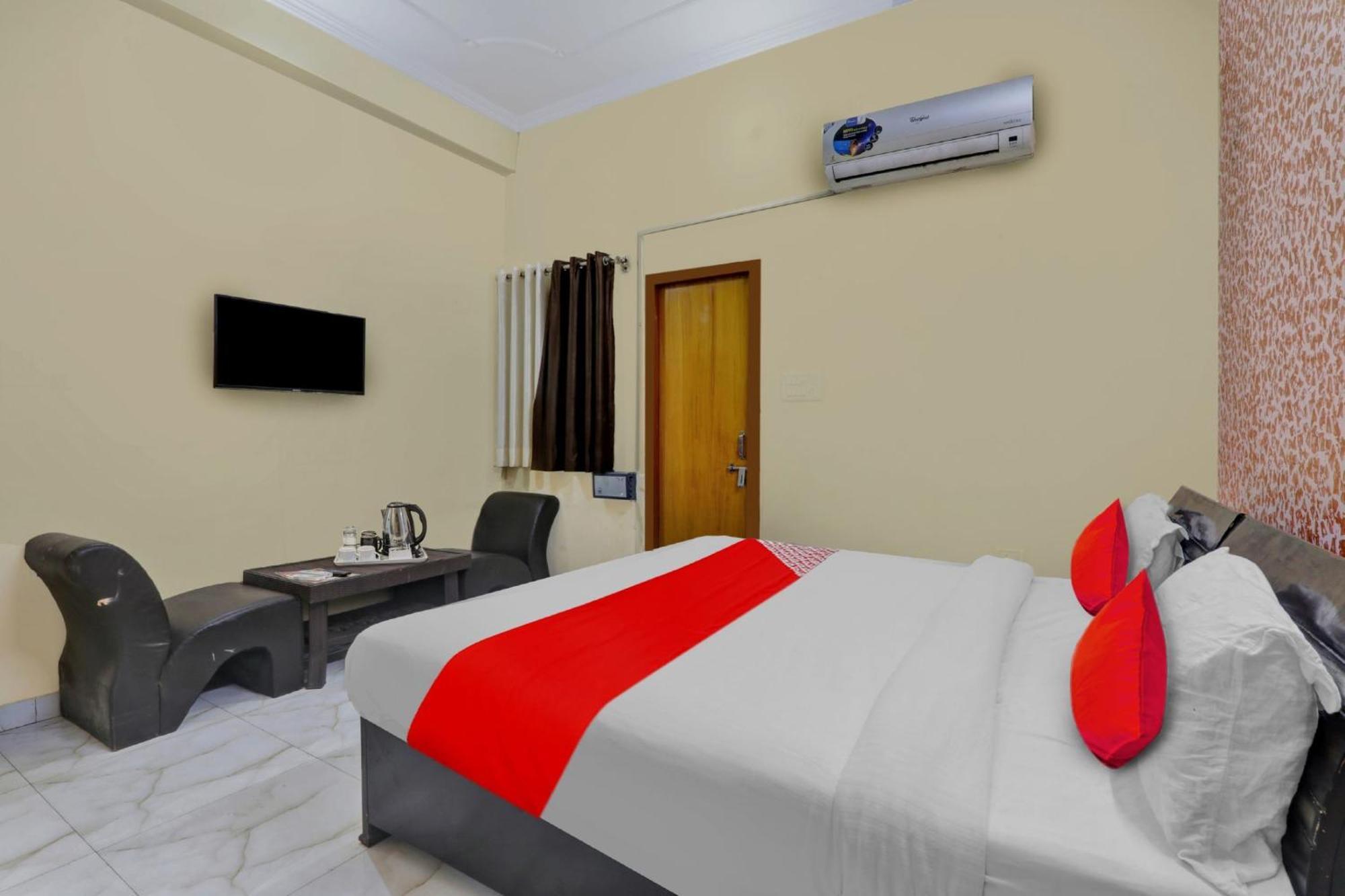 Super Hotel O New A V Hospitality Chinhat Exterior photo